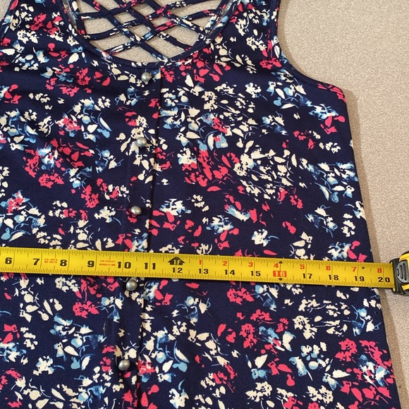 2 dye 4 - pretty floral sleeveless top. Size M - Picture 8 of 9